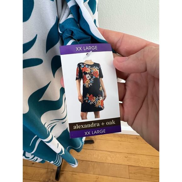 NWT Alexandra + Oak Blue and White floral short sleeve midi lightweight dress - Picture 8 of 10